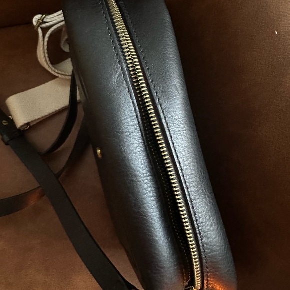 NWOT Madewell Transport Camera Bag (Large) - Picture 3 of 8